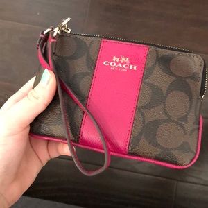 Adorable coach wristlet